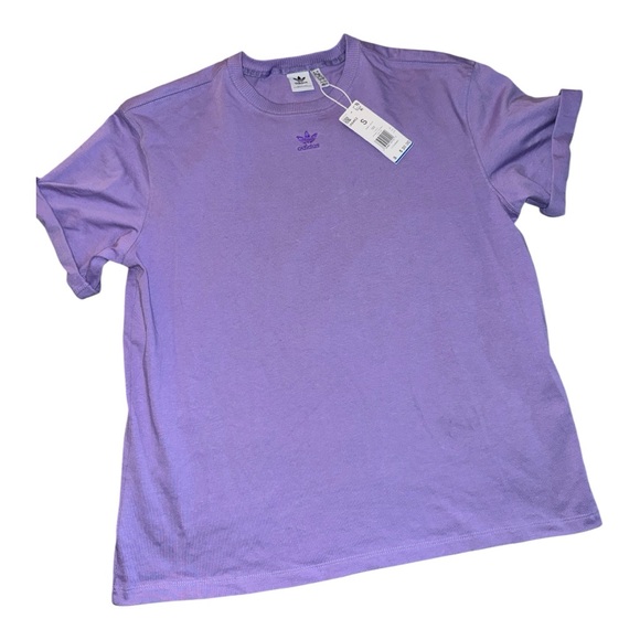 Adidas Lavender Shirt and Shorts Ensemble - Picture 2 of 3